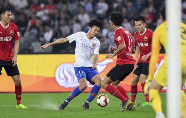 明日湖人战太阳伤病：里夫斯缺席，布克、狄龙出战成疑（湖人明日对阵太阳伤病更新：里夫斯缺阵，布克与狄龙出战成疑）