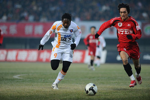 记者：吉乌飞往桑德兰的航班被推迟，但交易没告吹