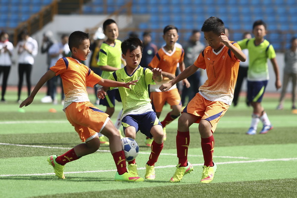 2025成都乒联混团世界杯，中国8-0胜韩，日8-3胜德，张本智和状态不佳，恐难晋级决赛。