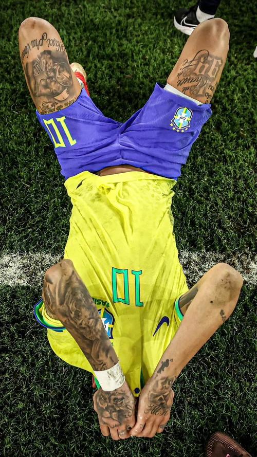 尼克斯骑士决胜6分钟：布伦森唐斯导演17分逆转 米切尔超远绝杀失败！（尼克斯末段6分钟完成17分逆转击败骑士：布伦森联手唐斯发威，米切尔超远绝杀偏出）